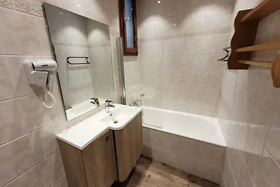 Komplett renovierte Wohnung am Fuße der...