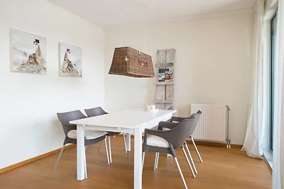 Zeitgenössische Wohnung in Den Haag mit TV