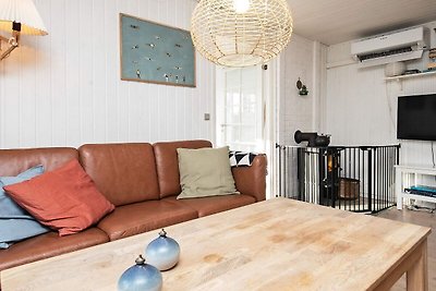 Gemütliches Ferienhaus in Hals mit Terrasse
