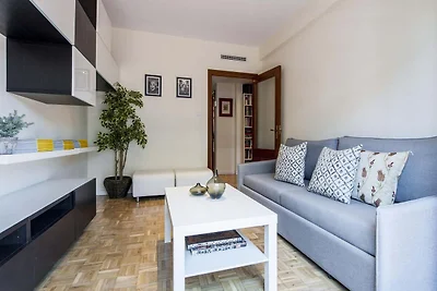 Appartement in de buurt van de wijk Las...
