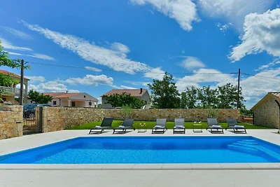 Villa in Vinjerac mit Schwimmbecken