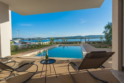 Lussuosa villa con piscina a Turanj