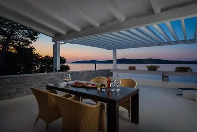 Seafront Six Bedroom Modern Villa with Pool...
