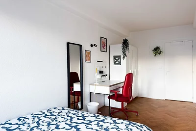 Camera accogliente in un accogliente appartam...