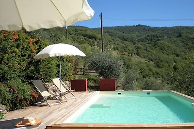 Bauernhaus in Cortona mit Garten und Pool