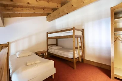 Vier-Gäste-Bereich mit Sauna und Pool