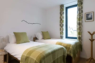 Spacious Central Apartment with Terrace