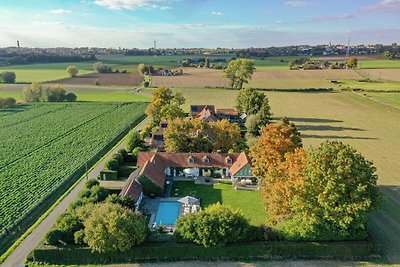 Schöne ländliche Villa mit schönem Pool