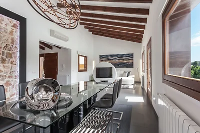 Modernes Herrenhaus mit privatem Pool in Muro
