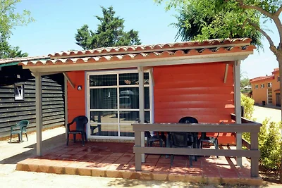 Holzbungalow auf einem Campingplatz