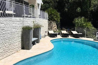 Villa mit Pool und Meerblick an der Côte...