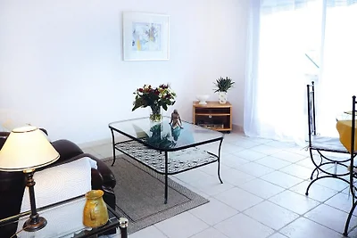 Apartment in Caderousse with Pool