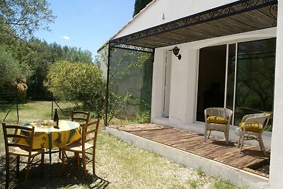 Cushy Villa à Vergèze avec jardin clôturé, te...