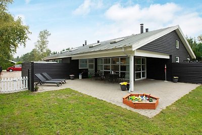 12 Personen Ferienhaus in Væggerløse-By Traum