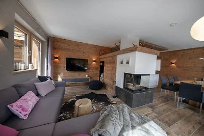 Uitnodigend Chalet nabij Ski Arena Wildkogel