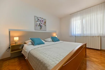 Wohnung mit Garten in Trogir