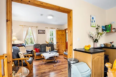 Cottage nahe Lough Mask mit Gartenblick