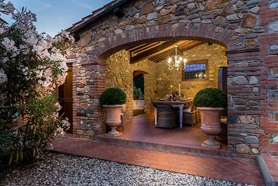 Tuscan Countryside Villa with Pool