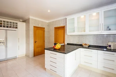 Villa ad Almancil con 9 camere da letto
