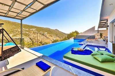 Villa in Kalkan mit Schwimmbecken