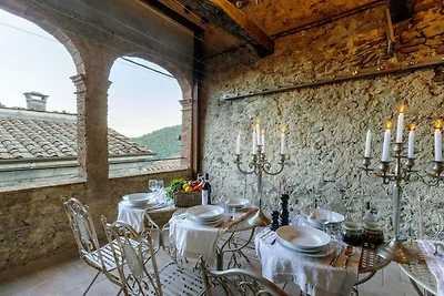 Palazzo vicino a Lucca con piscina infinita