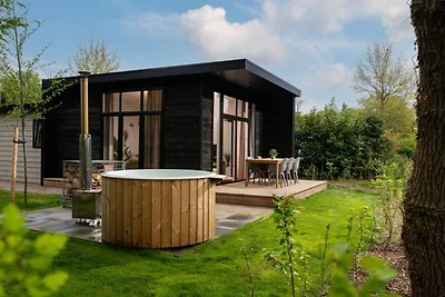 Premium-Lodge mit Whirlpool und Sauna für 5...