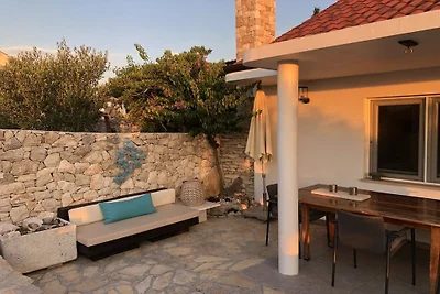 Ferienhaus in Sutivann mit Schwimmbecken