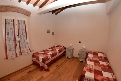 Charmantes Ferienhaus im Dorf Lari