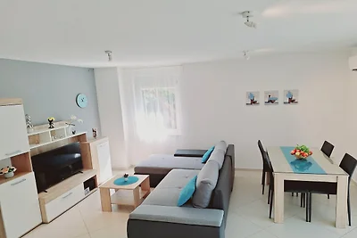 Moderne Wohnung in Kaštel Štafilic mit eingez...