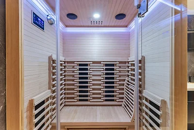 Ruhige Oase am Wasser mit Sauna