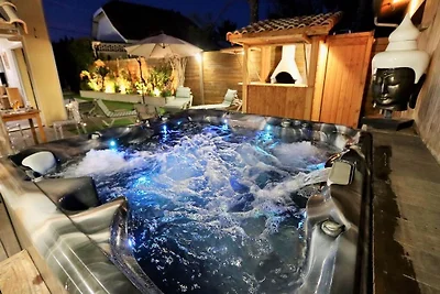 Luxuriöse Villa mit privatem Spa in...