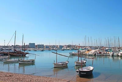 Appartement in L’Escala bij strand & zwembad