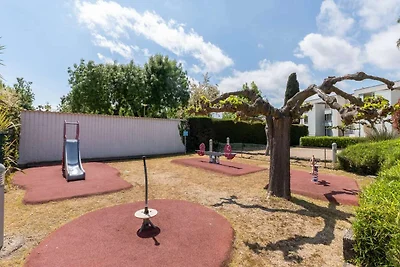 Apartment in Mandelieu-la-Napoule mit Pool