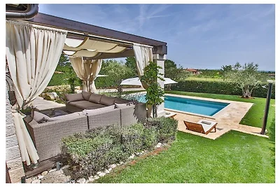 Ferienhaus in Kastelir mit Schwimmbecken
