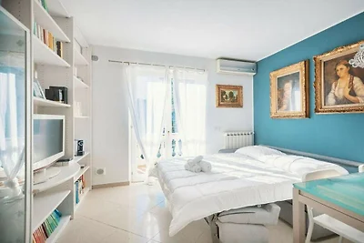 Art Apartment with Sea View