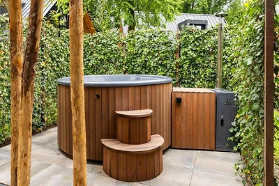 Waldvilla mit Whirlpool und Sauna für 8...