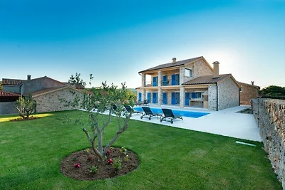Villa in Vinjerac mit Schwimmbecken