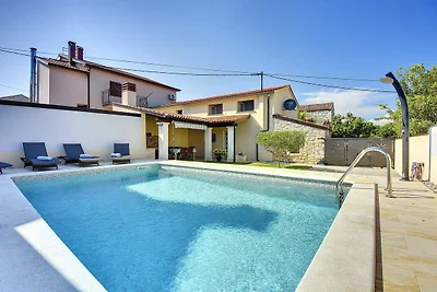 Casa moderna con piscina