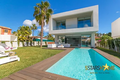 Villa am Meer mit Swimmingpool