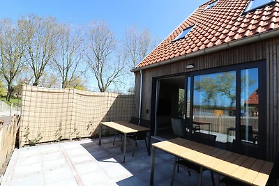 Villa esquinera a estrenar en Frisia.