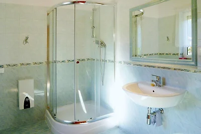 Casa vacanze per 10 persone, vicino al lago