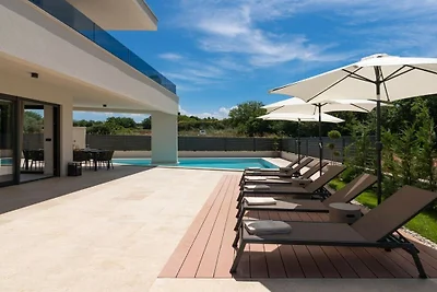 Villa in Nova Vas met terras