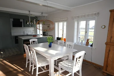 Vakantiehuis in Alkersum met zwembad