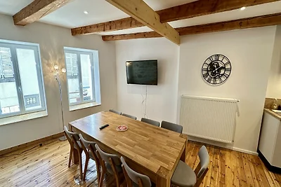 Sanctuaire luxuriant près de la forêt