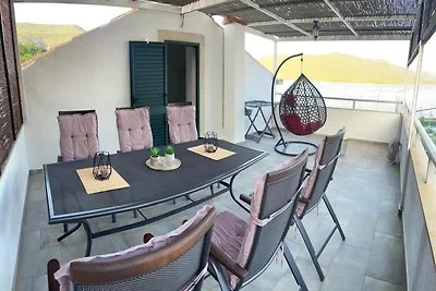 Four Bedroom Holiday Home with Sea View