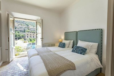 Elegante casa vacanze con vista su Deia