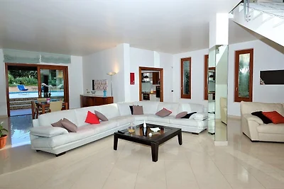 Villa in Valderice met Zwembad en Tuin