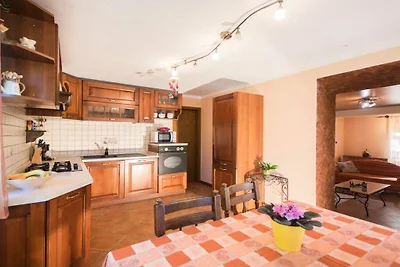 Villa a Raša con piscina