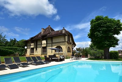 Sontuoso palazzo a Belves con piscina