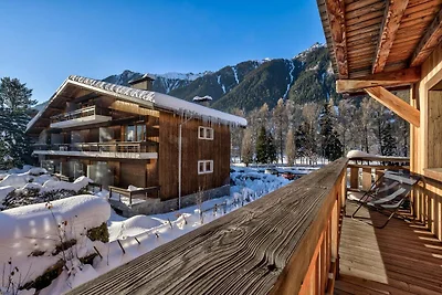 Spacious Apartment with Balconies beside Ski...